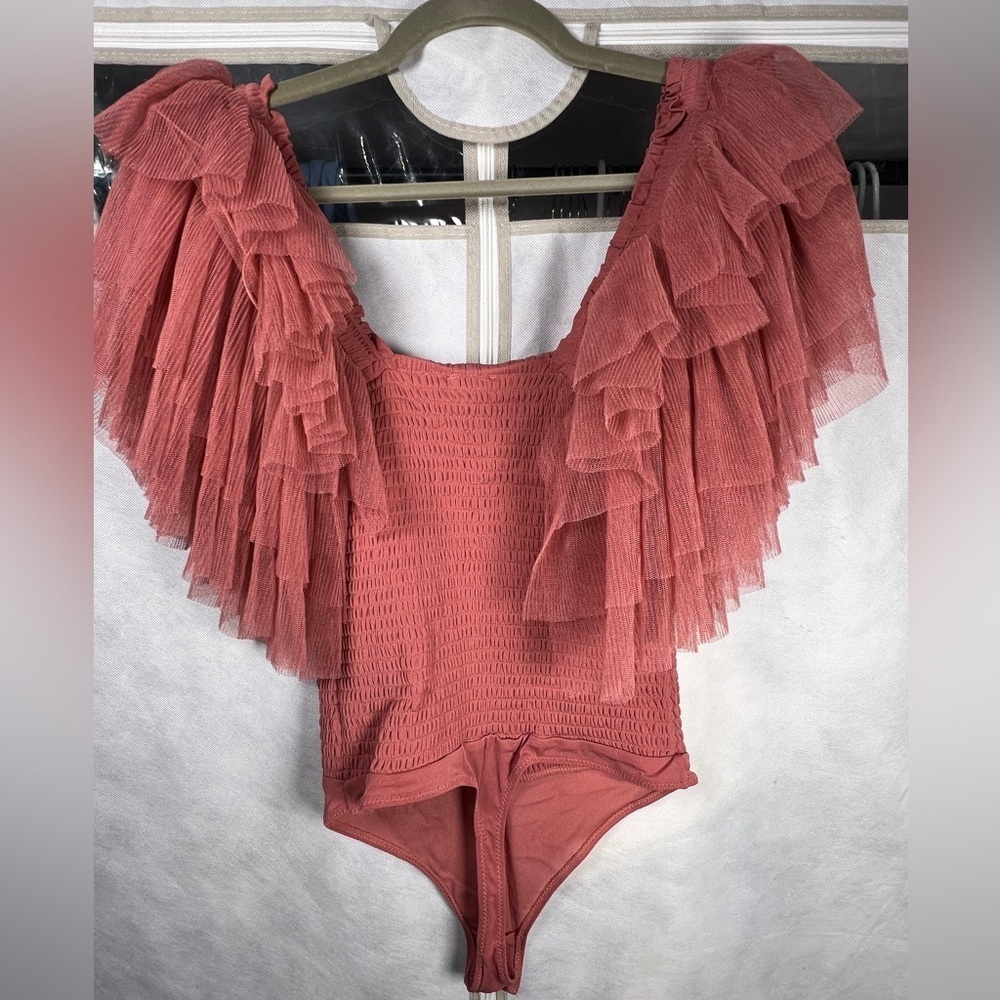 Free People Dusty Rose Ruffle Sleeve Cinched Bodysuit very stretchy Size S/M - Picture 2 of 7